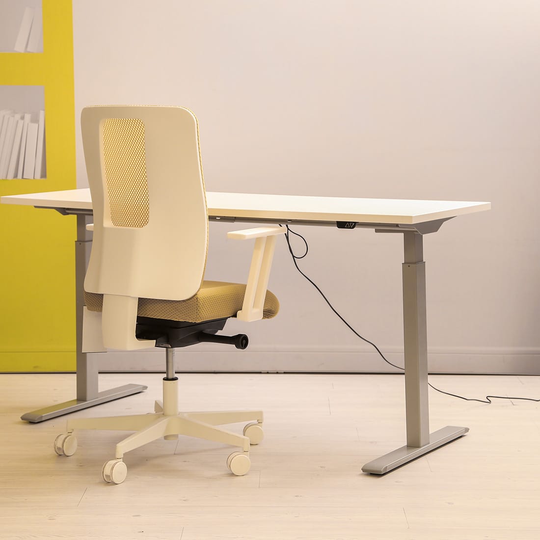 Höhenverstellbarer Schreibtisch "Smart" 160x60cm Gestell grau Platte weiß