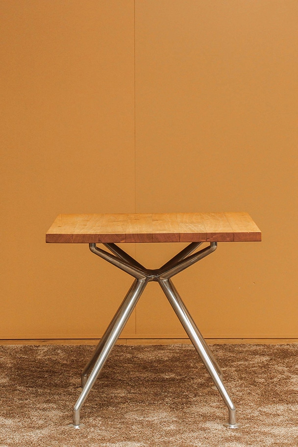 Wagner W-Table 80x80 cm Gestell poliert - Platte Vollholz online bestellen
