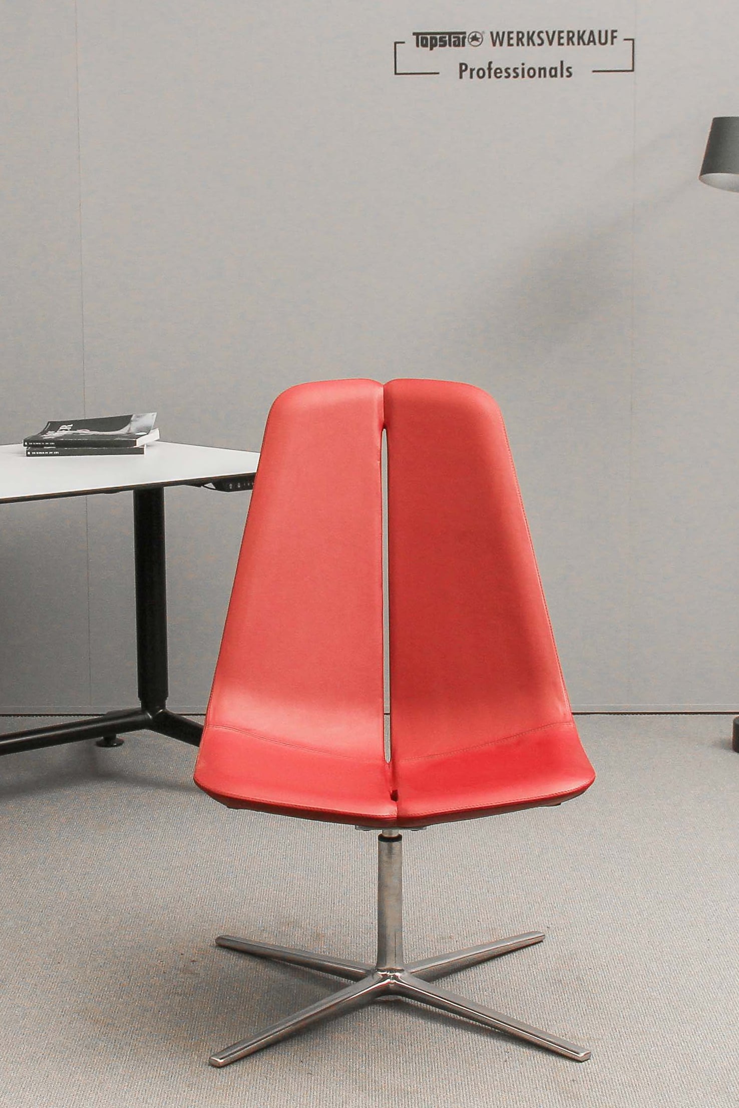 Wagner W-Lounge Chair 2 4-Fuß poliert, Leder rot