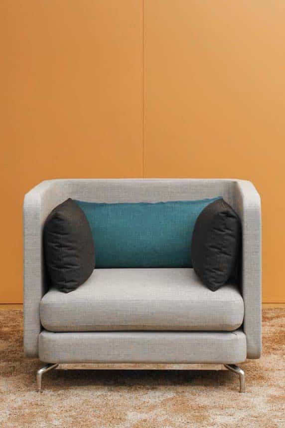 Wagner W-Lounge Sofa Einsitzer poliert/grau + 3 Kissen petrol/schwarz