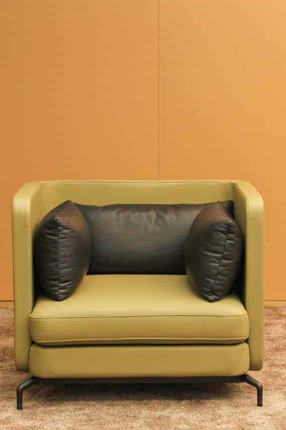 Wagner W-Lounge Sofa Low Einsitzer schwarz/grün + 3 Kissen schwarz