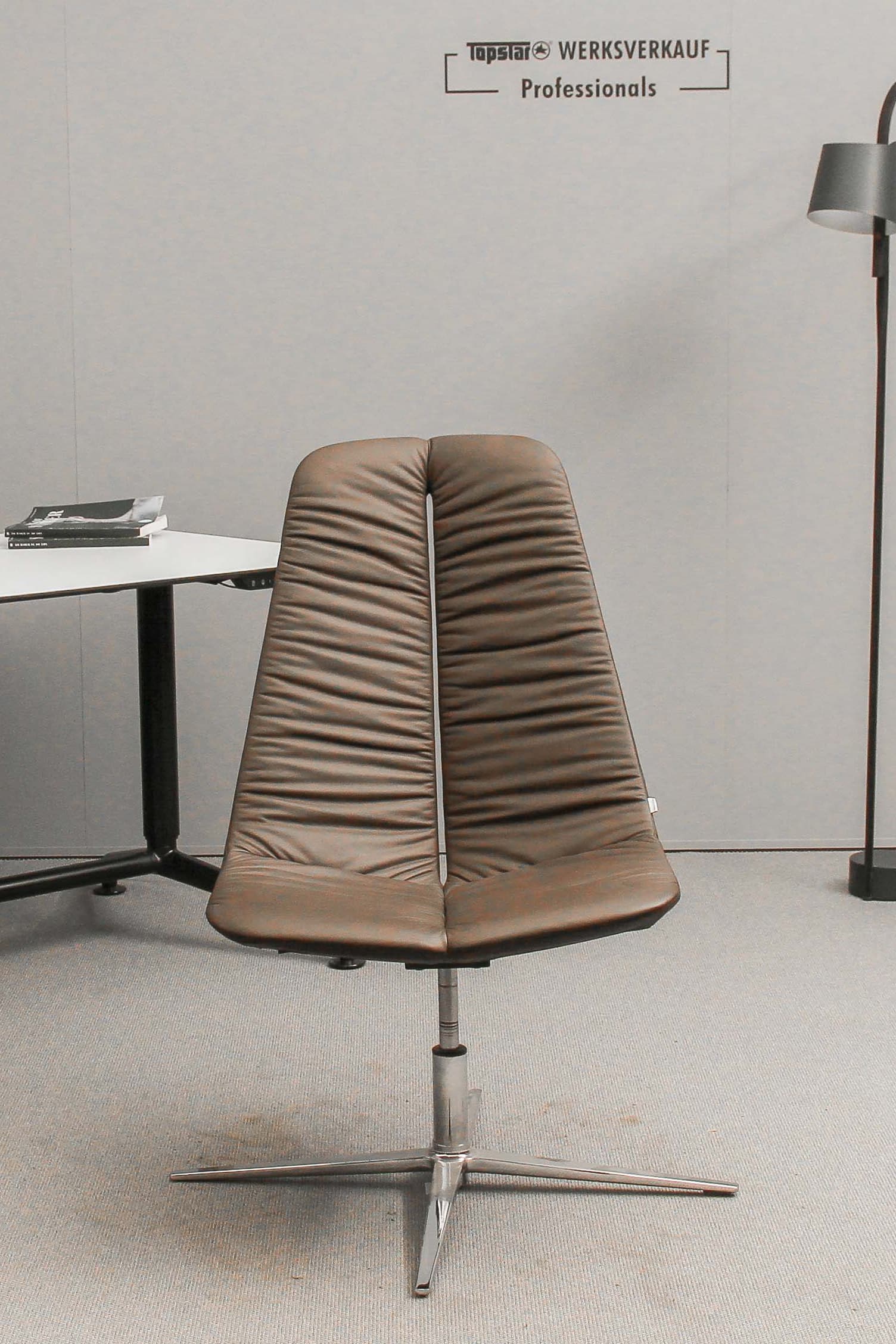 Wagner W-Lounge Chair 2 4-Fuß glanzpoliert braun legere