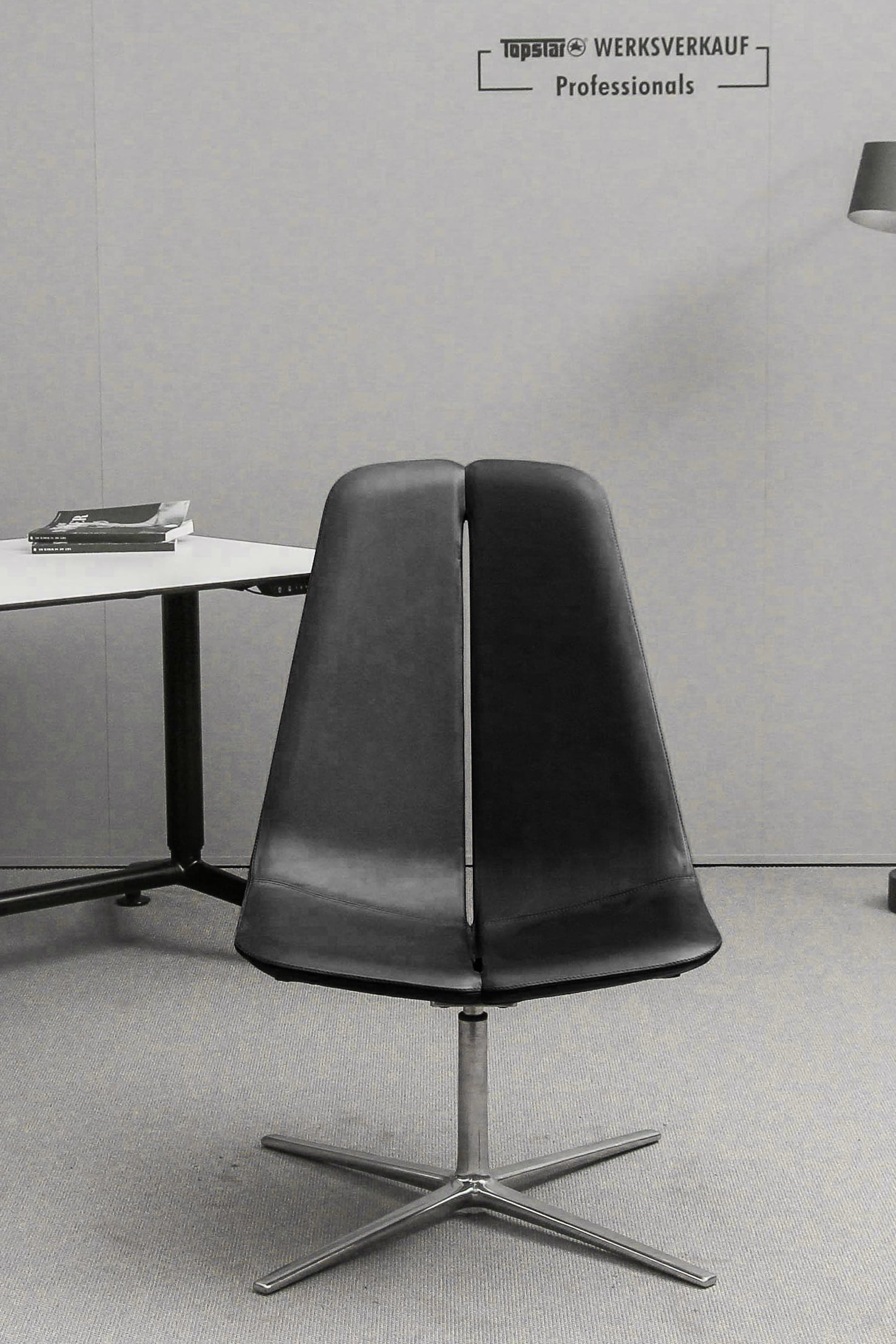 Wagner W-Lounge Chair 2 4-Fuß glanzpoliert/schwarz Echtleder
