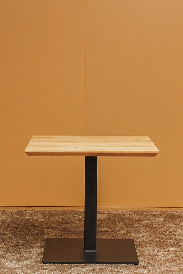 Sitness Urban Tisch Dublin niedrig 800x800 mm schwarz/Leimholz Asteiche