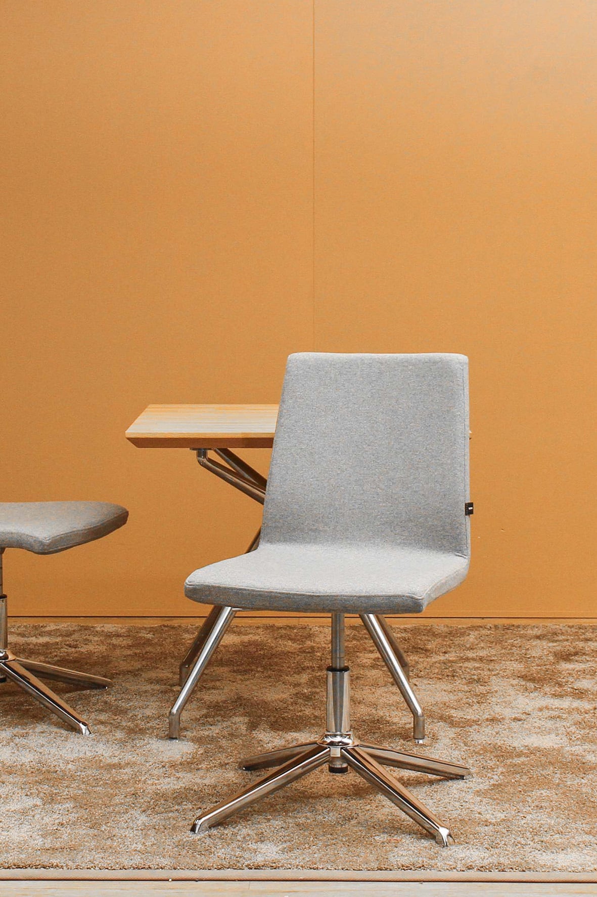 Cube 4-Fuß chrom/grau EA290L53