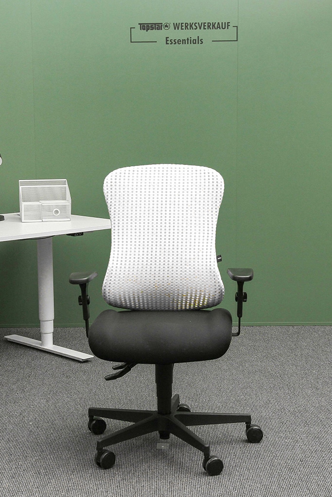 Sitness 90 P mit Armlehnen P4 schwarz-weiß